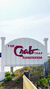 The Crab Trap in Destin, Florida is a CLASSIC spot to hit for delicious drinks, food and a beautiful view! 🦀 | Compass Resorts