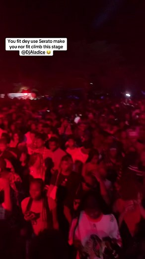 You fit dey use Serato make u nor fit climb this stage @Dj Aladice