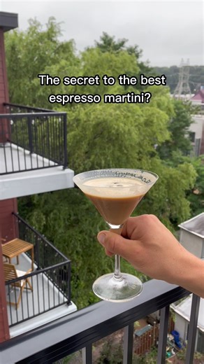 189K views · 801 reactions | It's 5 o'clock somewhere with this creamy espresso martini. ☕️癩 Tap the link to snag these espresso machine must-haves and start shaking up something sweet for happy hour! > https://qvc.co/brevilleespressomartini ✨ | QVC | Facebook