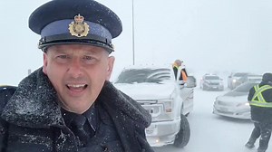 Ontario Provincial Police have closed a portion of Highway 400 north of Toronto following multiple collisions due to whiteout conditions. The highway is closed between Mapleview Drive and Highway 89. You can read more here: https://toronto.ctvnews.ca/highway-400-closure-in-effect-north-of-toronto-due-to-extreme-winter-weather-1.6259269 🎥: via Twitter/@OPP_HSD | CTV News