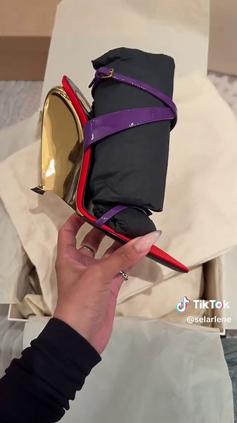 Sneaker Unboxing Video: Exciting New Shoe Reveal