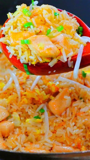 Chicken Fried Rice That Tastes Better Than Takeout — Ready in 15 Minutes! 🤩🥡 Juicy marinated chicken, fluffy grains of jasmine rice, and a perfectly balanced savory stir-fry—ready in just 15 minutes! Chicken breast, garlic, onion, eggs, jasmine rice, soy sauce, bean sprouts, scallions, cooking oil, and more. 📝 Full video printable recipe in the comments! 💛 Craving this? Save it & share with a friend! #chickenfriedrice #friedrice | CiCi Li