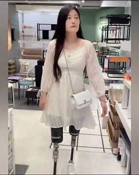 The beautiful woman is an amputee and lives in prosthetic limbs #crutches #amputada