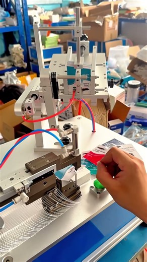 Tags Automatic Feeding Tagging Machine (Loon Pins）