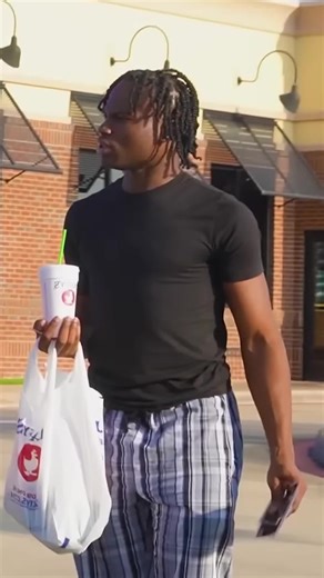 Zaxby's Cant Be Paying That Good 😂🤣 #fyp #viral #kaneljoseph #funny #prank