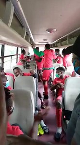 Un peu d'ambiance pour nos Diables Rouges avant la séance d'entraînement. Sauf imprévu, l'équipe quittera Kigali Mercredi pour le Cameroun 🇨🇲. #CHAN2021 DRCPF | DRCPF