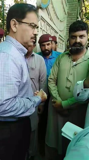 45K views · 580 reactions | کام کرو ورنہ ۔۔۔ #LESCO #CSD # HR #MR لیسکوھیڈکورٹر کے گیٹ پر CSD لیسکو رانا مجاھد سعید صاحب اور ڈائریکٹر HR لیسکو محترمہ عازیہ شعیب صاحبہ اور لیسکو میٹر ریڈرز کے درمیان بات چیت۔ | WAPDA Engineers/Officers/Officials Only | Facebook