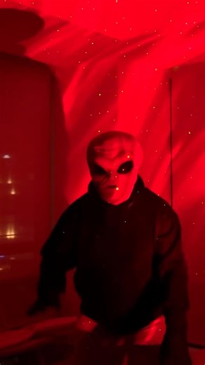 Lolalol Extra on Instagram: "Alien Tests a Galaxy Projector 👽"