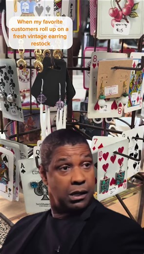 When the earring girlies roll up on a fresh restock of the spinner. 💅 #vintage #earrings