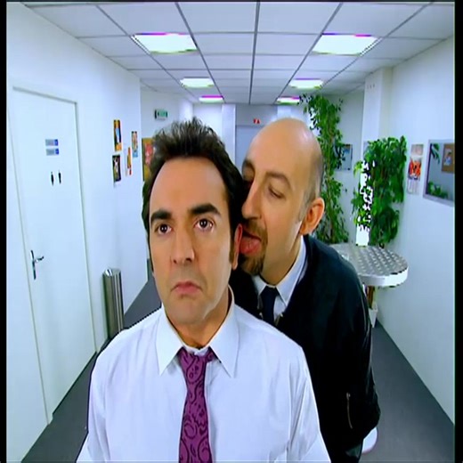 Le vigile & Caramel #Caméracafé #Caméra #café #drôle #vidéos #vidéoviral #TICTac #disciple #film #bureau #discuter