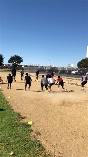 DIRT DECELERATION CONTROL ⚡️ 💨 🧪 Athletes perform forward and backward sprints on loose dirt terrain, learning to control their center of gravity and stabilize during deceleration and reacceleration. 🧬 Builds real-world reaction, balance, and lower-body control for game-day surfaces that demand quick brakes and fast restarts. 💬 Comment “BUILD” to take your training and performance to the next level! 🚀 👇 FREE GAME 🤝🫡 INDIVIDUAL / GROUP / TEAM PROGRAMS IN-PERSON OR BODY BY G24 APP 🌎📲 🔬 