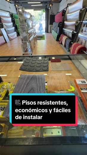 🎥 Pisos resistentes, económicos y fáciles de instalar En Define tu Espacio tenemos varias opciones de recubrimientos para renovar tus pisos: ✨ Linóleo 0.66 mm – terminación brillante Ideal para casas y espacios interiores. Fácil de limpiar y mantener. ✨ Linóleo 0.8 mm – terminación brillante Mayor resistencia y durabilidad, perfecto para uso diario. 💪 Linóleo alto tráfico 1 mm – terminación satinada Más firme y resistente para zonas con mayor uso. 💪 Linóleo alto tráfico 1.5 mm – terminación s