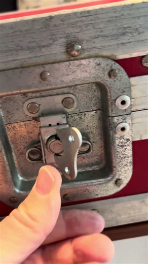 Anvil Strat Case - Latches