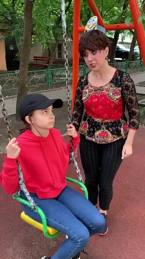 ДОЧА @sonik_suvorik КАКАЯ ТО СТРАННАЯ.. НЕ ХОЧЕТ ЗНАКОМИТЬСЯ НА ПЛОЩАДКЕ. ЧТО ДЕЛАТЬ? #настялуч #доча #мамаидочка #мамаидочь #детки