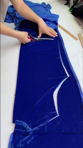 Cutting Royal Blue Velvet Fabric #versatilesewin #diy #cuttinghacks #cuttingasmr #cuttingskills