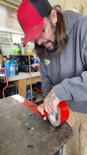 Easy way to rip tuck tape! #didyouknow #nowayguy #todayyearsold #todayilearned #lifehack #toolhack #nowyouknow | Shaun Umscheid - What? Nooo Waaay Guy