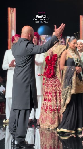 HSY’s designs take center stage as models walk the runway, with showstopper Jannat Mirza closing the round in style.🧡☺️