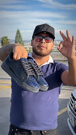 Monarca Boots on Instagram: "Tenis en piel de Python azul🐍🔥#viral #fyp #mexico #usa #hazmeviral"