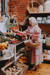 🥑 Locally-Sourced, In-Season Produce – Fresh Weekly 🍅 We’re bringing you the best local, farm-fresh produce every week! From juicy fruits to crisp veggies, everything is handpicked and in-season to give you the freshest flavors around. Support local farmers while enjoying the highest quality, most flavorful produce in town. From your everyday staples to something special for a weekend feast, we’ve got everything you need to make your meals deliciously fresh and full of local goodness. Stop by 