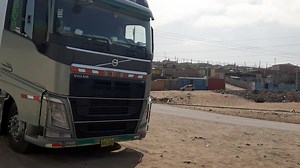 5.7K views · 37 reactions | POLICIA NACIONAL Y GERENCIA DE TRANSPORTES INTERVIENEN VEHÍCULO PESADO,POR INCUMPLIR LA RESOLUCIÓN 274 QUE IMPIDE EL INGRESO DE VEHÍCULOS PESADOS A LA ZONA URBANA. DICHA UNIDAD TRANSPORTABA PRODUCTOS DE LA EMPRESA MOLLENDINA, DEDICA A LA VENTA DE ELECTRODOMÉSTICOS. | RT Noticias | Facebook