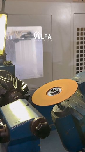 Q160 12 Modül azdırma çakısı bileme ⚙️🔥 . . . . . . #gear #gearbox #üretim #saha #engineering #mühendislik #lathe #fason #gearmilling #milling #millingmachine #profiltaşlama #sistem #endüstriyel #seri #onarım #indüksiyon #redüktör #diktorna #sanayici #kremayer #azdırmatezgahı #kama #20mncr5 #çelik #semente #dişli #tezgah | Alfa Dişli Makina