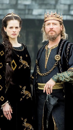 Amy Bailey on Instagram: "Calling all VIKING fans! Once in a lifetime opportunity to meet the marvellous Linus Roache aka KING ECBERT at @texasvikingfestival in December. Linus is such a brilliant person inside and out. I was new to big series television when I joined Vikings and felt in a lot of ways like I was thrown in the deep end. My very first scene was with Linus where my character, um, almost gave him heart failure …I’ll say no more 😅. He could not have been more gracious and gentlemanl