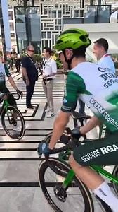 UCI is working… From this season UCI commissaires are actively measuring handlebar setups: ≥ 400 mm bar width (outside–outside) ≥ 280 mm between brake levers If it’s narrower, it’s illegal. 🎥: Dani Miranda | Lucas' cycling blog