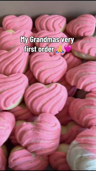 A sweet start for Pan de Doña Chela! 💗🤎 6 dozen heart-shaped conchas, freshly baked with love! 🥹 We can’t wait to make more sweet treats for your special occasions! 🫶🏼 📍 Chicago, IL 💌 DM to order! #Conchas #PanDulce #ChicagoBakery #MexicanPanDulce #SmallBusinessTikTok
