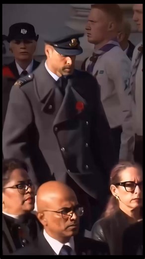 🔴‼️ NEW VIDEO: Scenes from Remembrance Sunday, November 9, 2025. Remembrance Sunday, which annually honours soldiers from Britain and the Commonwealth who have died in combat, is observed at The Cenotaph war memorial in London. Following the placement of wreaths by the King and Queen—each incorporating personalized elements, including signature colors and tributes to their predecessors—Prince William laid his own wreath. Prince William’s wreath replicated the design used by King Charles during 