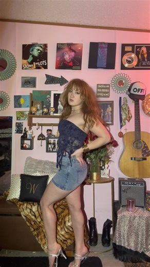 Quinn Warner on Instagram: "And a velvet and lace tube top. ✨ #style #stylefashion #styledaily #styleinspo #styleinspiration"