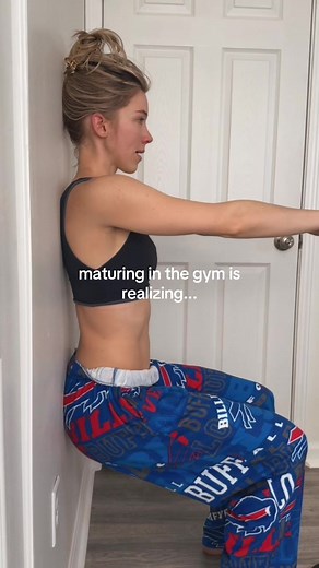 proper form & breathing is KEY when activating those deep core muscles. simple fixes like this could be the reason you arent seeing the results you want to see!! 🔗 is in my bio for a better understanding on how proper training should be done! #workoutchallenge #mistakes #coreworkout #abchallenge #pilatesworkout