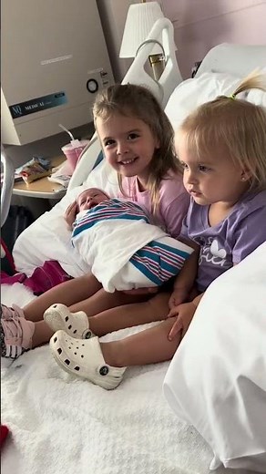 Sisters Meet Their Newborn Siblings for the First Time!