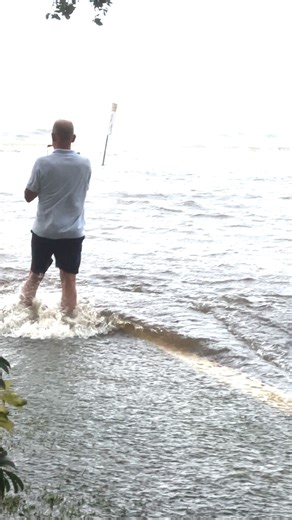 Water continues to rise at Bayshore Blvd & Delaware in Tampa. It seems like the bay is flowing up Delaware like a river. Video: Lora Bevrit | Greg Dee