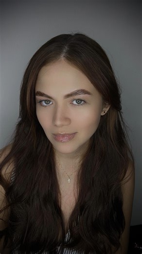 Vanessa Pinheiro | Brow Lamination on Instagram: "Reaplicação gera medo. E eu entendo. Ela exigir leitura de fio, produto de qualidade, e realmente o risco é real. Nesse procedimento, a segurança veio de quatro pilares: • leitura correta do fio • produto confiável • Reverse, produto reconstrutor, garantindo a selagem completa dos fios • Nanotherapy, devolvendo nutrição e equilíbrio após o processo Reaplicar é essencial e misturado com técnica e um bom produto, o resultado é saudável, alinhado e