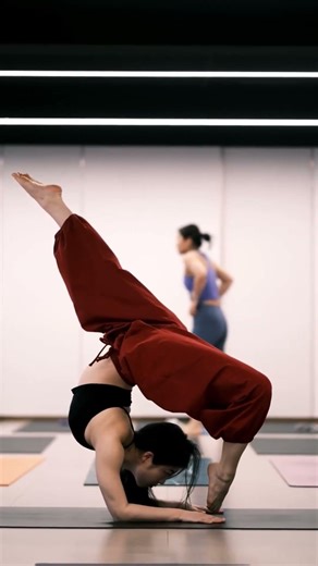 Acro Yoga Practice #flexibility #stretching #yoga #handstandworkout #fitness