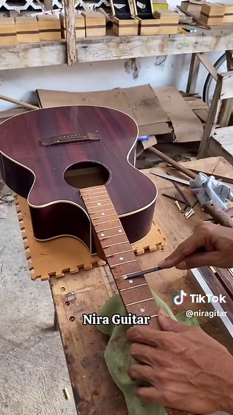 Proses Playability Fretboard dan Fret Gitar Akustik