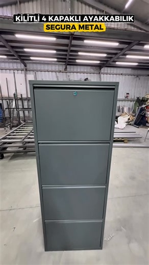 @segurametal on Instagram: "🔐 Kilitli 4 Kapaklı Metal Ayakkabılık – Segura Metal Segura Metal Kilitli 4 Kapaklı Ayakkabılık, yoğun kullanıma uygun yapısı, güvenlik odaklı tasarımı ve kompakt ölçüleriyle kurumsal alanlarda düzeni en üst seviyeye taşımak için tasarlanmıştır. Tamamı metalden üretilen gövdesi sayesinde uzun ömürlü kullanım sunar ve zorlu çalışma koşullarına karşı yüksek dayanım sağlar. 🧱 Sağlam ve Dayanıklı Metal Gövde Ürün, kaliteli metal sacdan üretilmiş olup darbelere, eğilmele