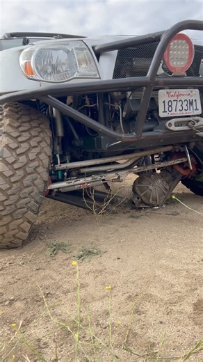 724K views · 4.6K reactions | #SolidAxleSunday? Or not so solid axle Sunday? @83rickybobby did a TTB conversion mid race. #wfoconcepts #sendit #sent #tacoma #solidaxleswapped #ttb #tvt | WFO Concepts | Facebook