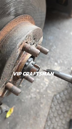 การถอดน็อตเพลาขับแบบมืออาชีพ