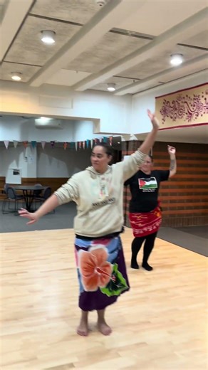 ULA VIVIKI: Fast Beat Dance Energy! 🌺💃 #Shorts