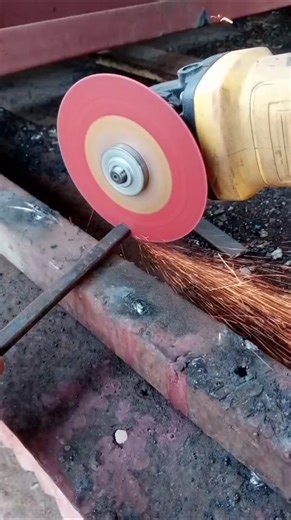 Cutting angle grinder