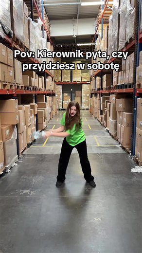 Robota jest, w sobotę też trzeba pakować 🥲 #praca #magazyn #polskafirma #szkołatvn #pracownik