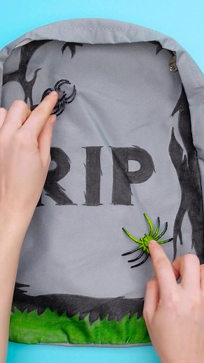 Create the spookiest backpack for Halloween! 🧟‍♀️🎒 #Halloween #HalloweenDIY #BackPack #SchoolDIY #BackToSchool2021 #Zombies