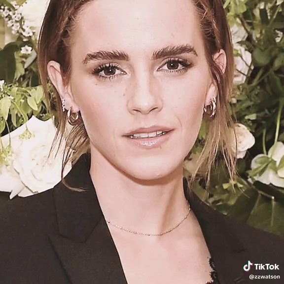 she looks beautiful in every photo#emmawatson #emmawatsonfanpage #yagizaasigimdiyincekesfetoluyormuş #fypageシ #fypage #foryou #fyp #fypviral #kesfet #keşfett