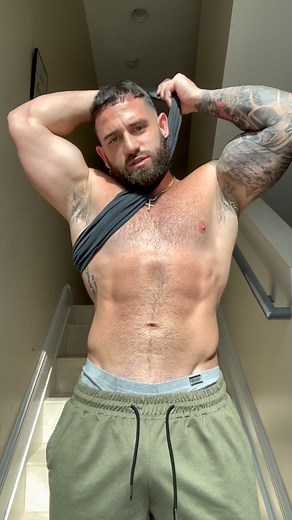 Tommy Scala on Instagram: "Comin to your room like…"