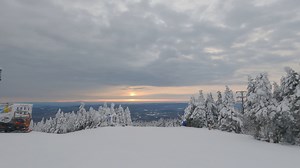 Good morning! Just taking a moment to soak up this beautiful sunrise from the summit. 😍 📸: Rob McCormick GoPro #WeLoveSnow❄️ #GoPro #GoProHERO11 | Mount Snow