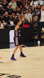 Un poster sur deux joueurs 😳😳😳 — #lnb #finalesbetclicelite #basketball #dunk | Betclic Elite