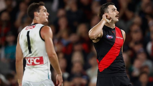 Draper’s unorthodox routine stirs up crowd