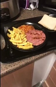 411K views · 4.6K reactions | #StmmSnapVlogs - DINNER TIME  Spaghetti Hoops, Chips & F**KING HAM !! Poor Pigs ear was still visible  To be fair, the Ham wasn't too shabby  Not happy having spaghetti hoops at 32yrs old tho .. can I grow up now pls Emma, jheeze! Contains Strong Language  ADD MY SNAPCHAT - STMM  | StevoTheMadMan | Facebook