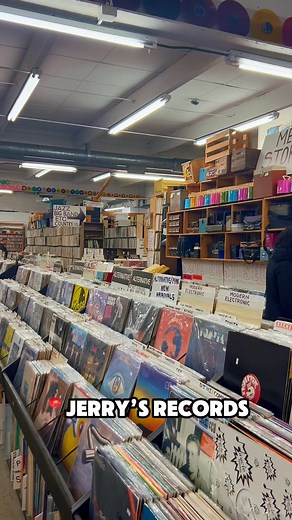 Squirrel Hill is one of Pittsburgh’s most underrated neighborhoods! 🏙️ Nestled between two of the city’s largest parks, it perfectly blends suburban charm with city energy. From hidden gems to local favorites, there’s so much to explore! 😍✨ Check out some of our favorite spots below! ⬇️⬇️ 📍 Ebisu 📍 Avalon Exchange 📍 Everyday Noodles 📍 Commonplace Coffee 📍 Mineo’s Pizza 📍 Jerry’s Records 📍 Chengdu Gourmet Check out some more of our fav spots in our Squirrel Hill Neighborhood Guide 👉 htt